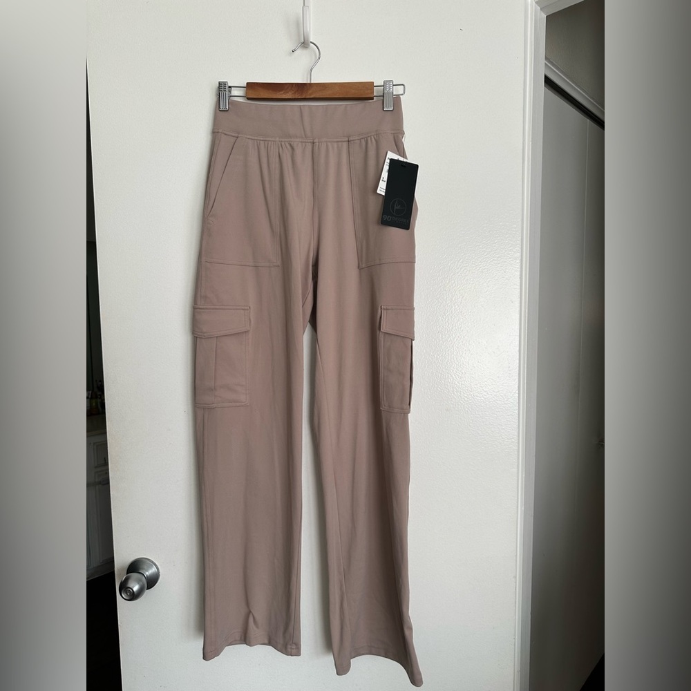 NWT- Women’s Tan Cargo Pants in size S